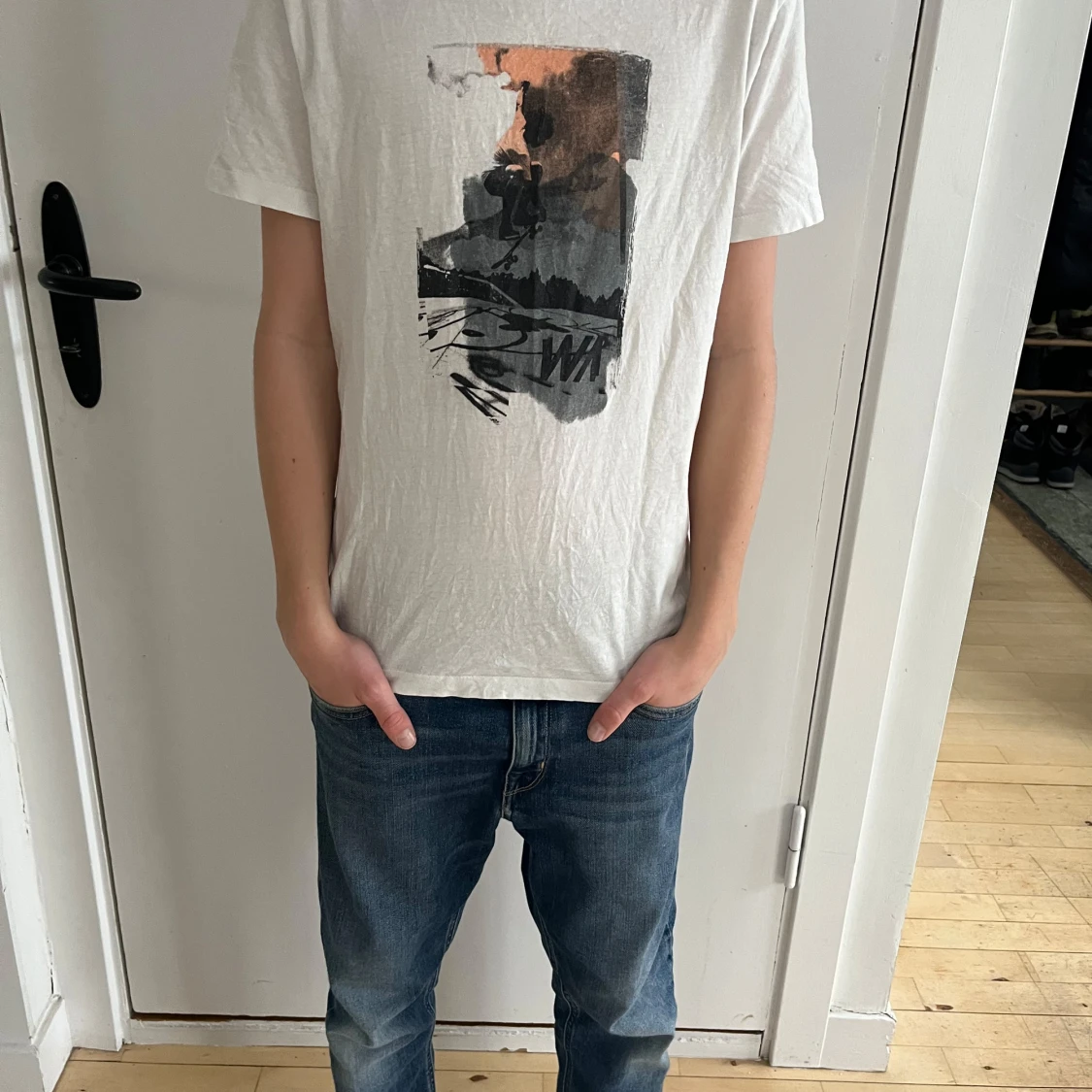 Vit t-shirt med tryck från Warp