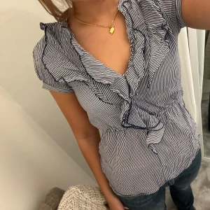 Randig topp💗 - Blåvit randig topp från hm💖💖💖storlek 34💖💖