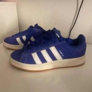 Blå adidas campus - använda 1 gång, storlek 38