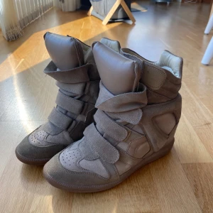Isabel Marant skor strl 38 - Skorna är i nyskick och knappt använda! Jag möter gärna upp i Stockholm om det går🥰