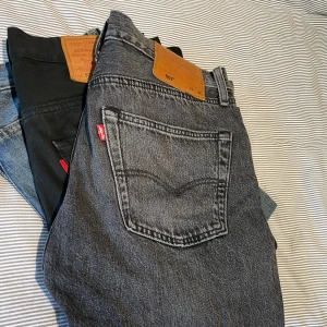 Levis Jeans 501 - Säljer mina 501 Levis Jeans. De är i mycket bra skick och har inga slitningar. Org pris 1200kr. Sälj pris 600kr.