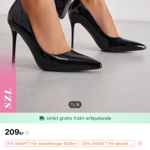 Klackskor  - Fina svarta klackskor från Shein, säljer de då de tyvärr inte passar mig.  
