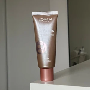L'Oréal Paris Glow Lotion - Säljer en superfin Glow Lotion från L'Oréal Paris. I färgen medium💕💕 Perfekt när du vill ha lite extra glow!