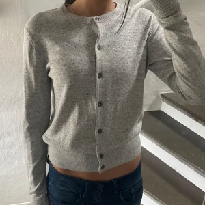 Grå kofta  - Ny grå kofta från hm, använd max 2 gånger💕