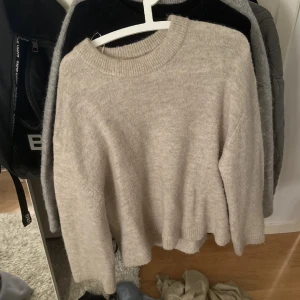 Gina stickad tröja - Jätte fin stickad från gina något nopprig💕