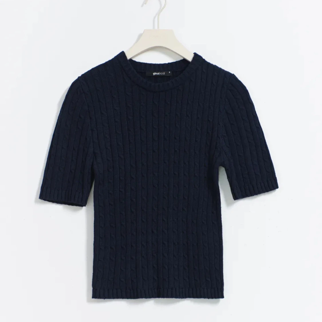 mörkblå stickad topp