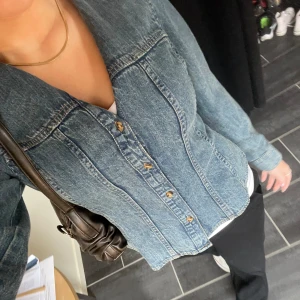 Jeansskjorta  - Använd en gång ! Så fin💕