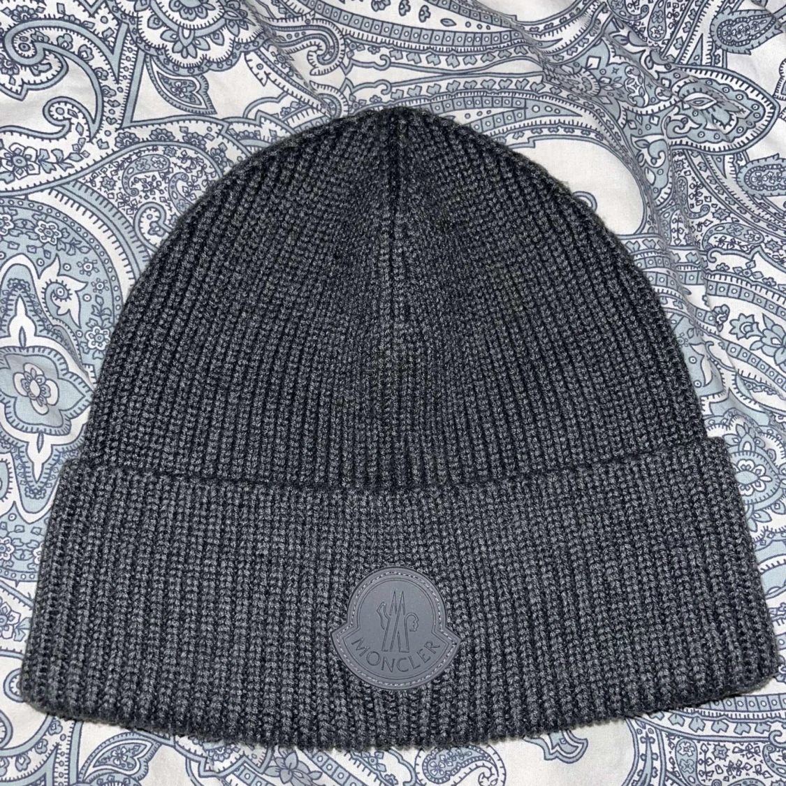 Moncler mössa