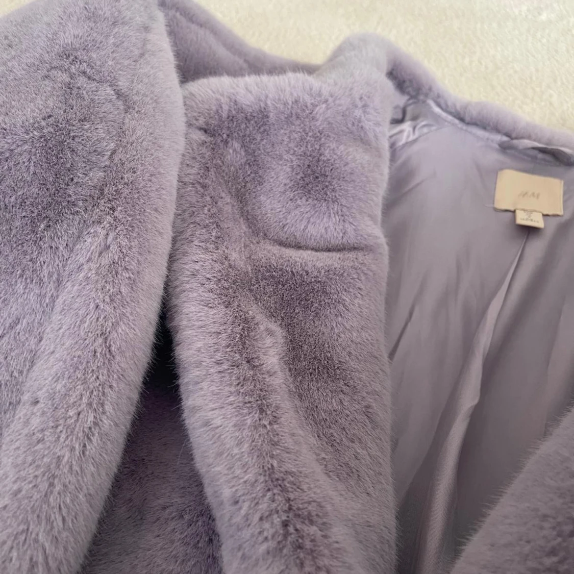 Ljuslila pälsjacka från H&M - 90