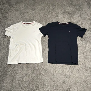 Tommy hilfiger t-shirts  - Säljer två Tommy hilfiger tröjor. Storlek 152-164. Pris kan diskuteras. (Båda för 299)