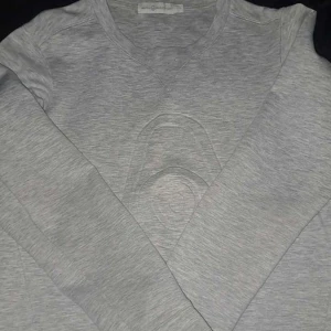 Sail racing hoodie  - Det är en sail racing hoodie utan luva jag har använt den två gånger men sen så gillade inte jag den.