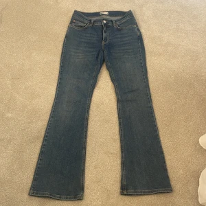 Jeans från Gina Low boot - Jeansen är knappt använda och är i nyskick 