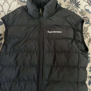 Väst - Bra skick knappt använd 