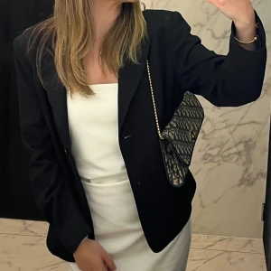 Svart kavaj - Svart kavaj som jag köpt second hand, perfekta kavajen enligt mig då den är något mellan overzized och ”normal”