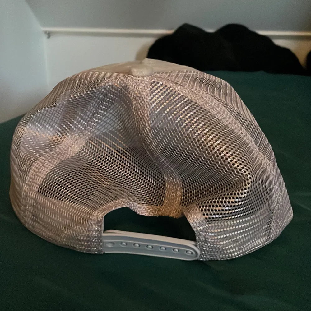 Säljer Helt ny inte använd någon gång , revenite keps från sista droppet innan han stängde ner. Limited edition. Asusteet.