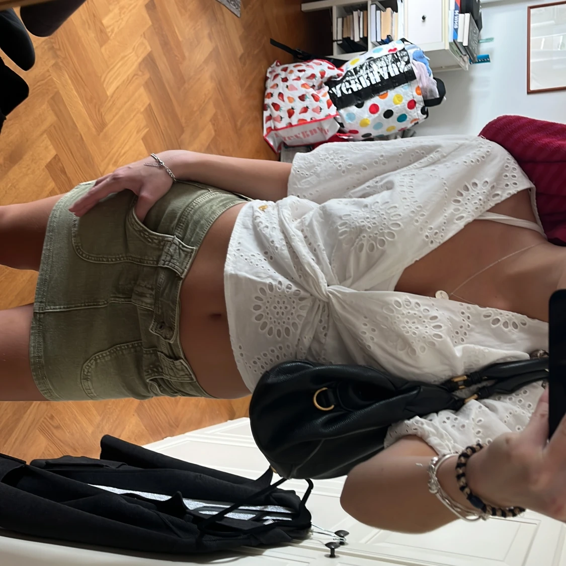 somrig vit blus