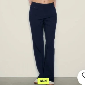 Zara kostymbyxor  - Säljer dessa jättefina kostymbyxor från Zara💙🤍 Perfekt kvalitet!