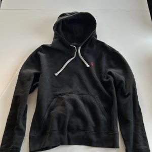Ralph Lauren Hoodie M - Ralph lauren hoodie M svart, skickas