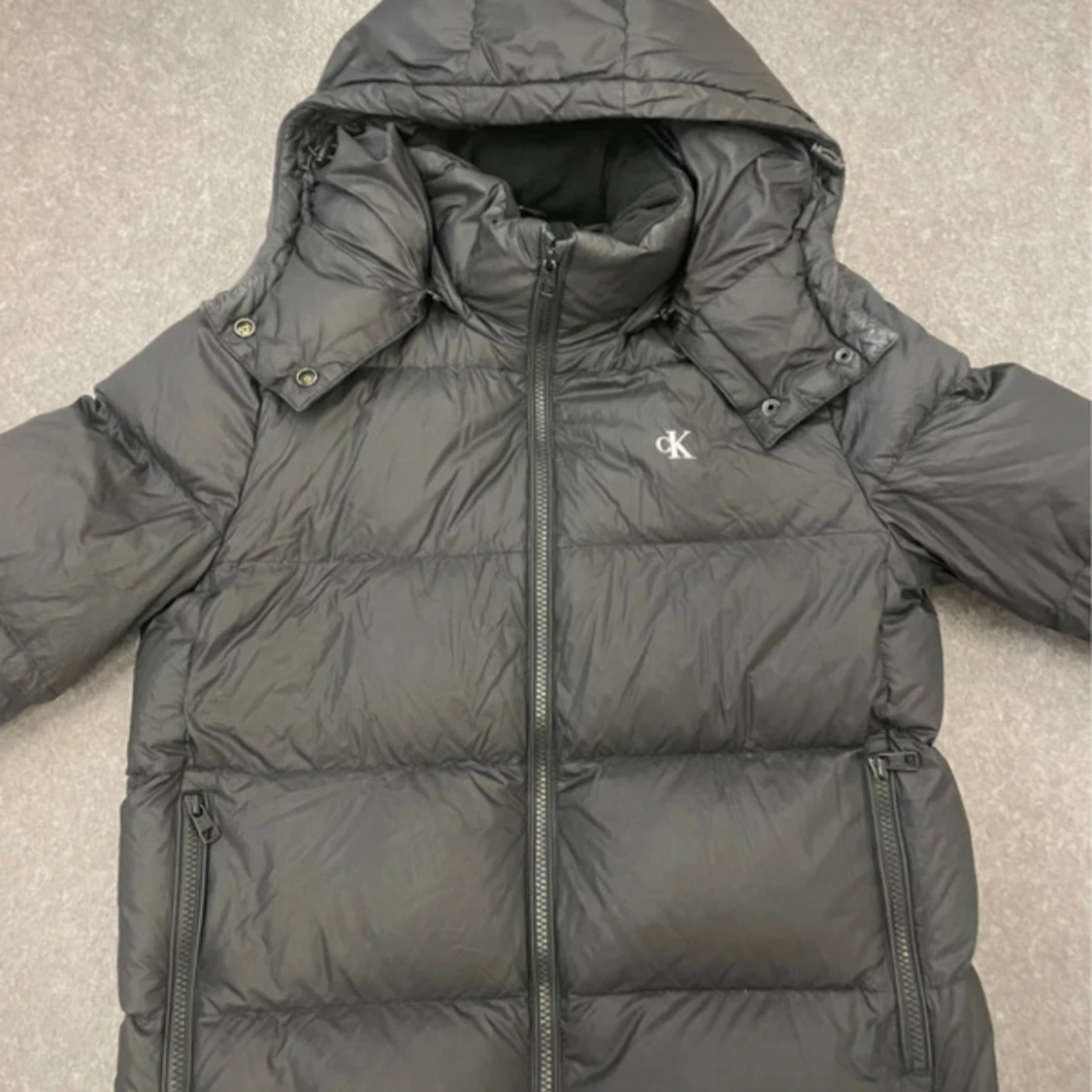 Svart dunjacka från Calvin Klein