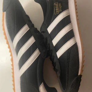 Dragon - Adidas dragon skor som är använda ett fåtal gånger! Kontakta vid frågor!