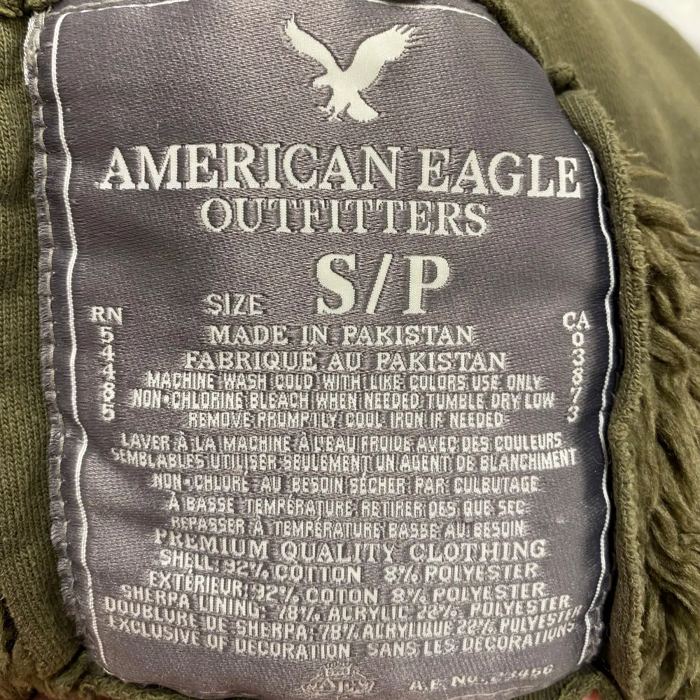 Tjena! Säljer denna otroligt detta fur jackan från american eagle. Den har en distressed look och den är riktigt varm. Jag är 177 cm 74 kg. Tar bud och ställ gärna frågor . Jackor.