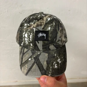 Stüssy Keps Real-Tree Camo Kamo Real Tree Stussy Cap Mössa Trend  - Mycket bra skick