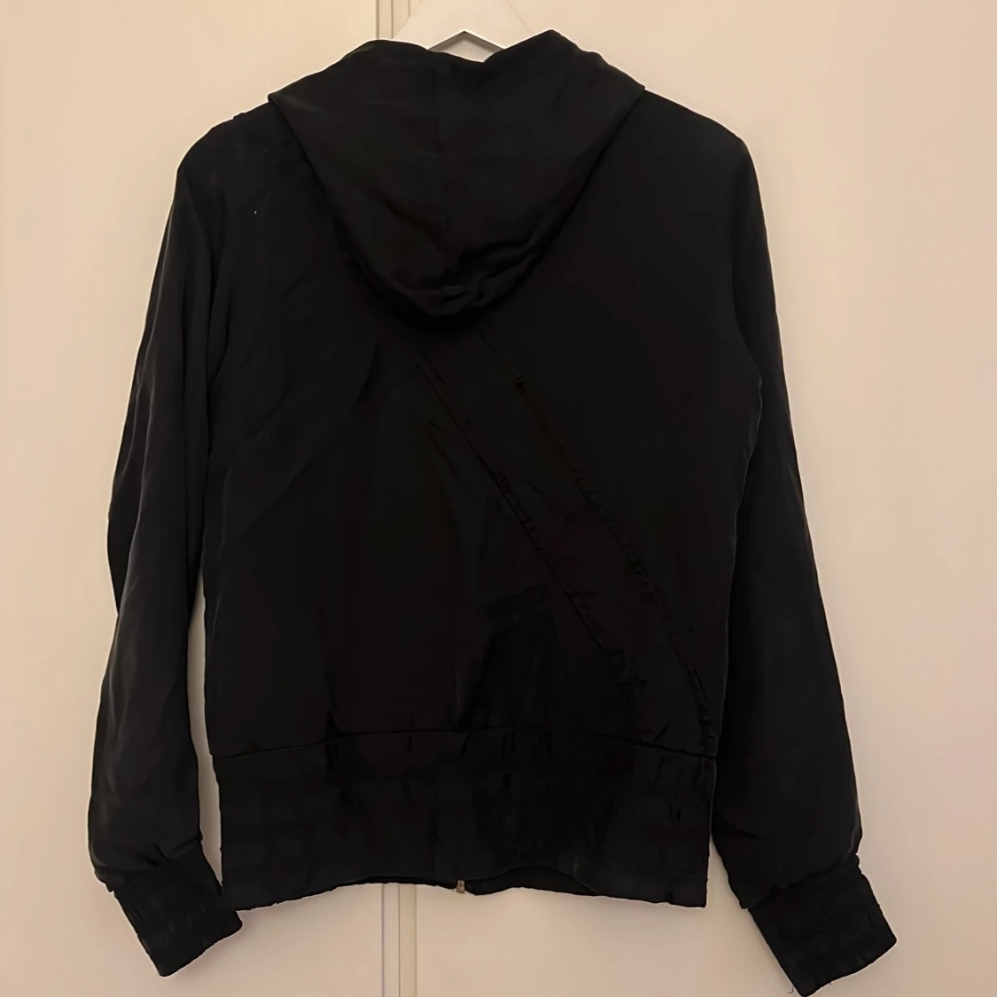 Svart jacka med huva från Diesel - 90
