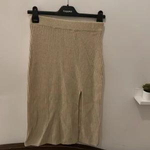 Kjol med slits - Kjol med slits