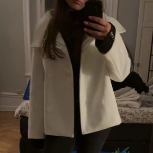 Kappa - Jätte fin kappa från bubbelroom i ny skick köptes för 900kr men säljer då den inte kommer till användning, skriv för mer bilder om önskas💕 (Sen finns det en jätte liten fläck på den men ingenting man tänker på)