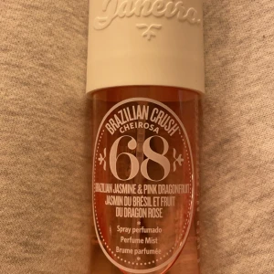 Sol the Janeiro  - Säljer min body mist i doft 68 säljer den eftersom att jag inte är så förtjust i doften!