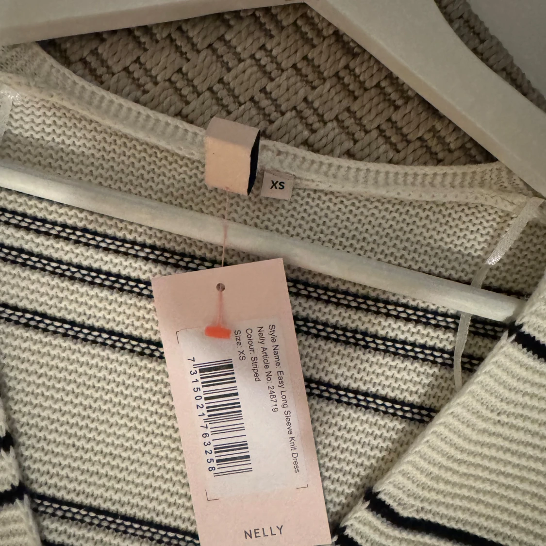 Randig klänning från Nelly - 90