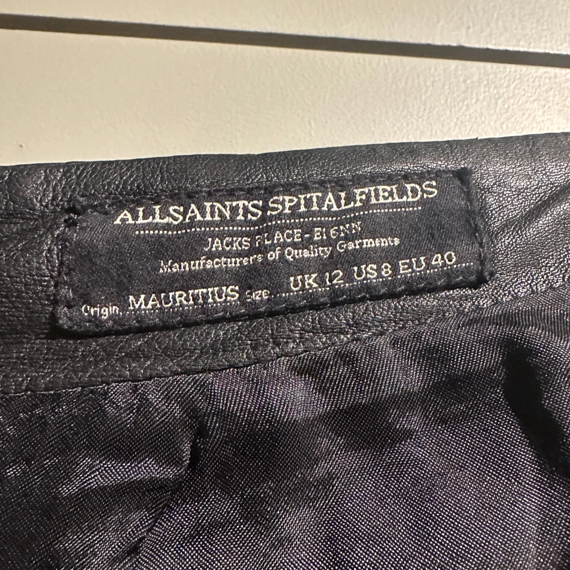 Svart skinnkjol från AllSaints - 91