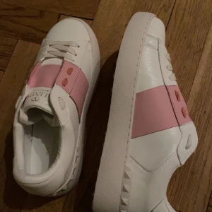 skor  - säljer dessa så snygga skorna ❤️