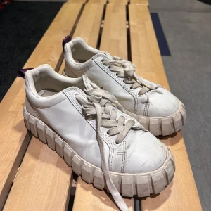 Eytys skor - Skor från eytys storlek 37.