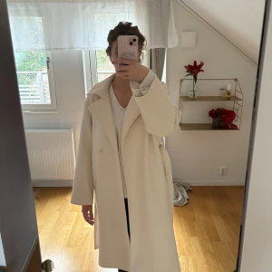 Naturvit kappa - Naturvit kappa från NAKD. Fint skick. 