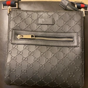 Gucci magväska - Den har ni zize helt ny skick har använt den 2gånger. Bra material 