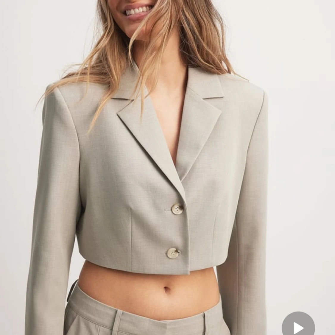 Beige kavaj från NA-KD