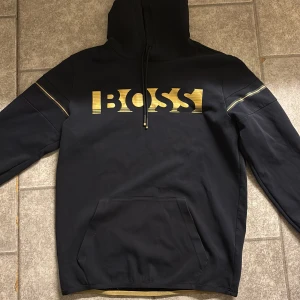 Boss hoodie  - Storlek: M passar S Condition: 7/10