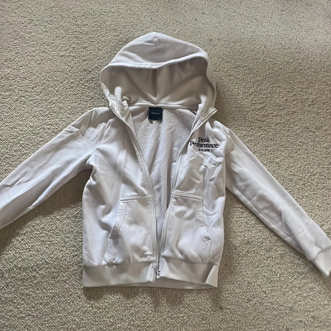 Vit hoodie från Peak Performance