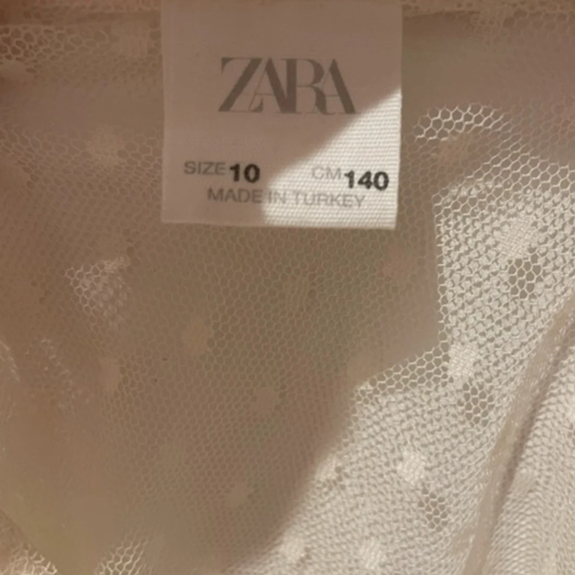 Vit prickig blus från Zara - 2