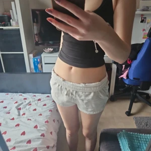 Gråa shorts - Gråa shorts i storlek XS