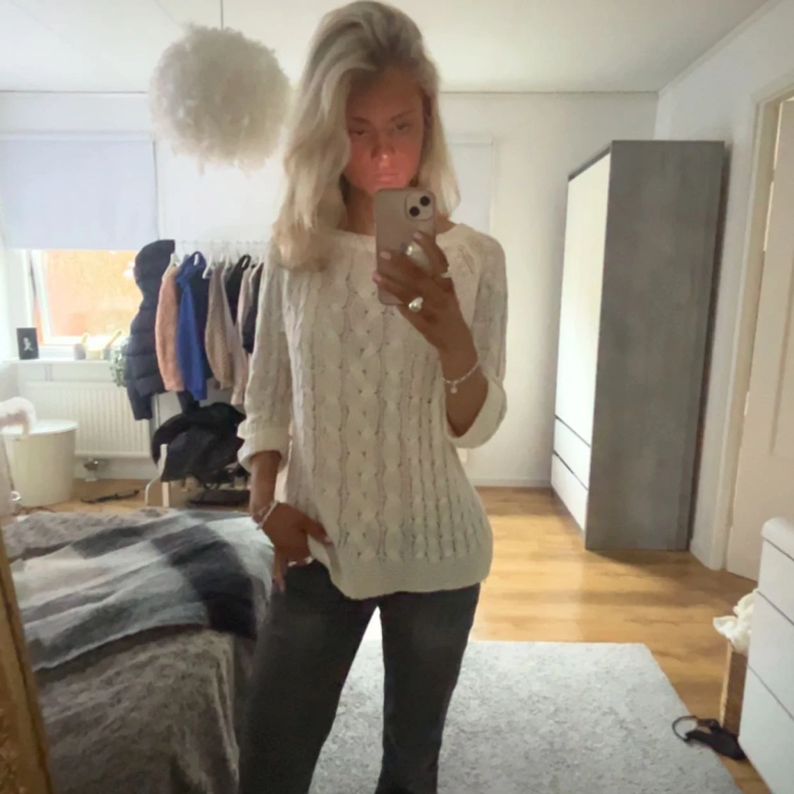 Vit stickad tröja från Vila