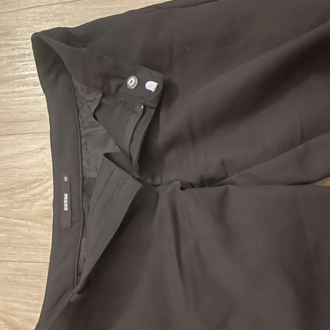 Svarta kostymbyxor från BIBOK