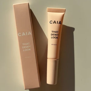 Caia Eyegloss - Ett eyegloss från Caia. Används som gloss eller ögonskuggsbas. Aldrig använd 🌺