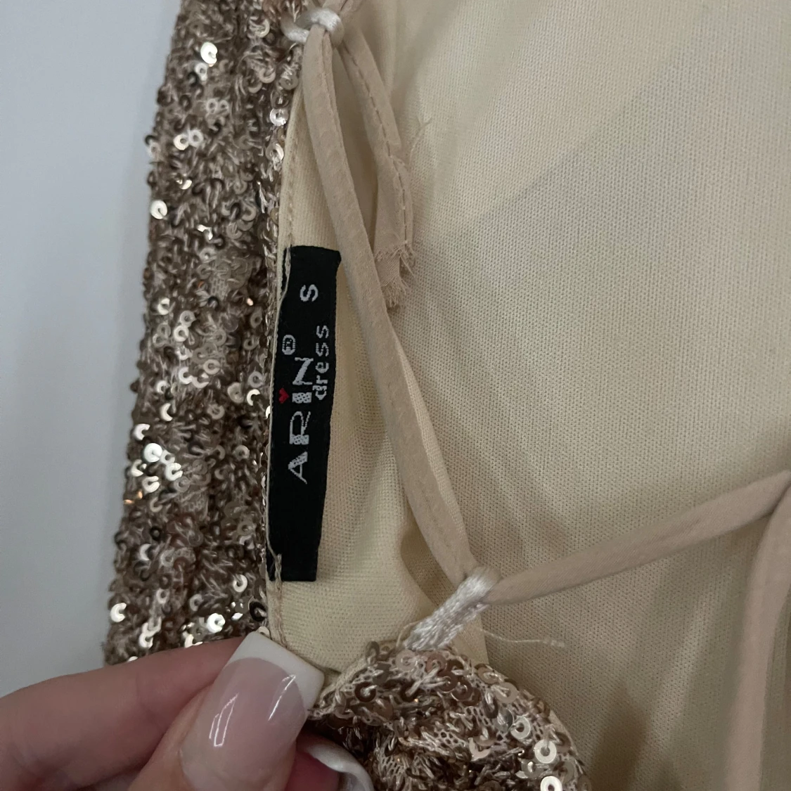 Glittrig balklänning 🌟 - 1