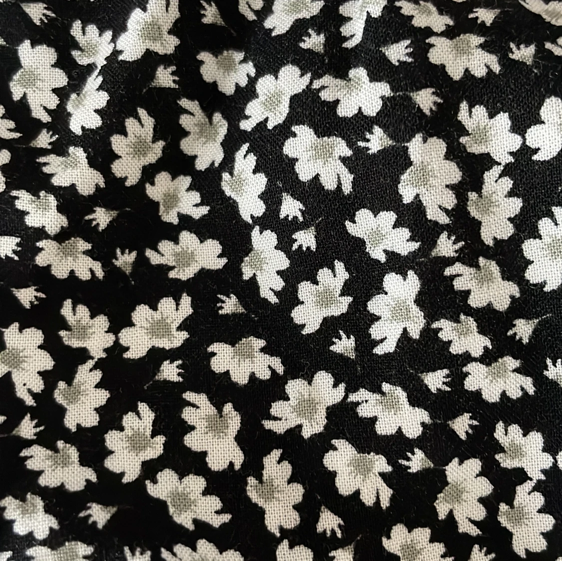 Svarta blommiga shorts från XOXO Friends - 3