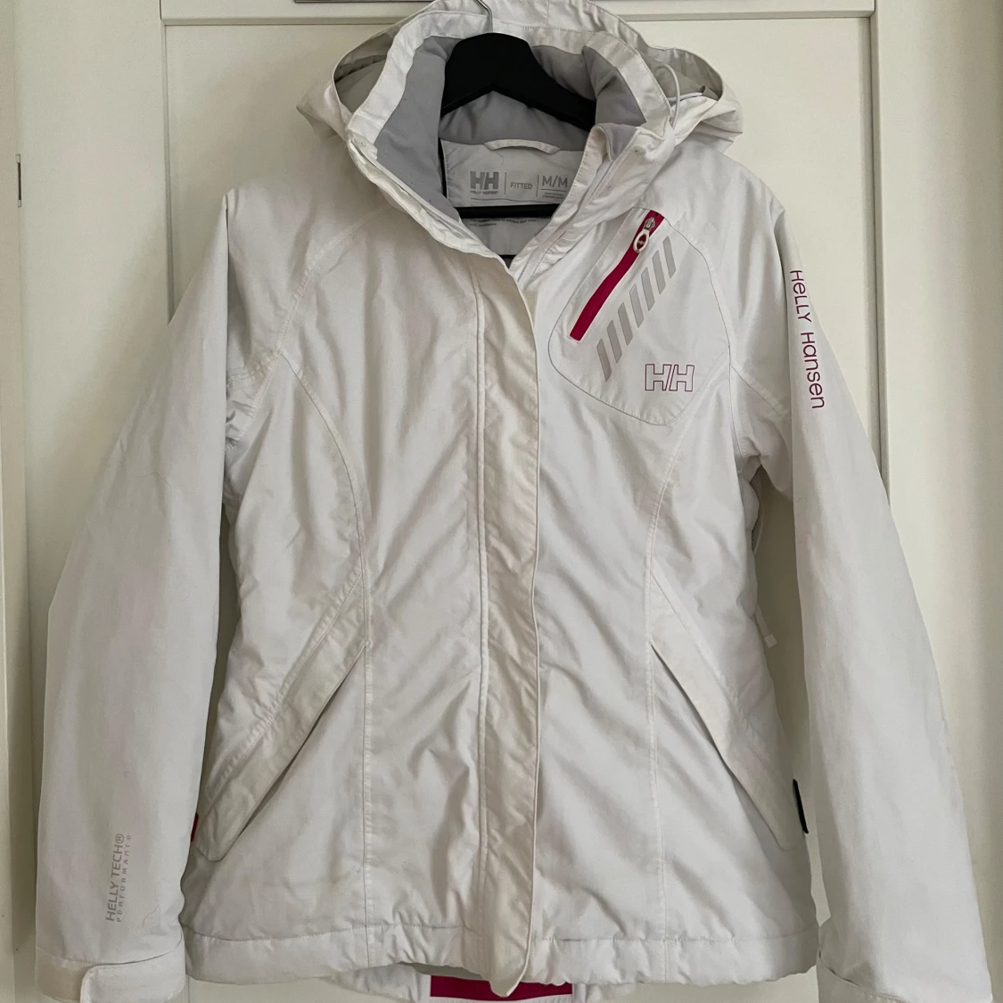 Vit damskidjacka från Helly Hansen, strl M