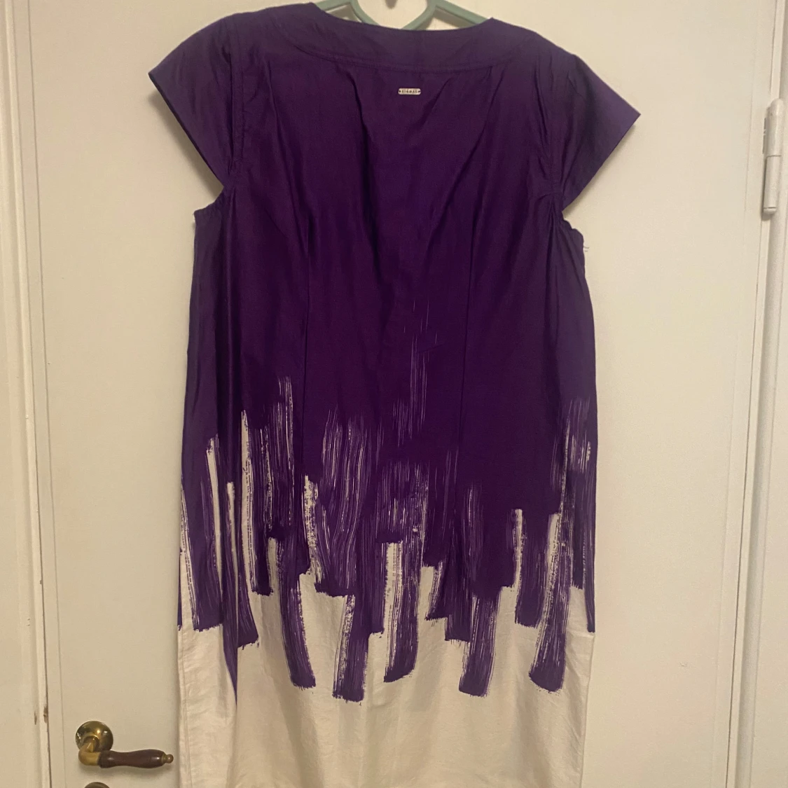 Lila och vit klänning från Signal - 90