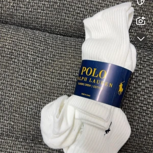 Strumpor från Ralph Laurent - Vita Ralph lauren strumpor, med broderat logga. Nytt skicka. 38-45