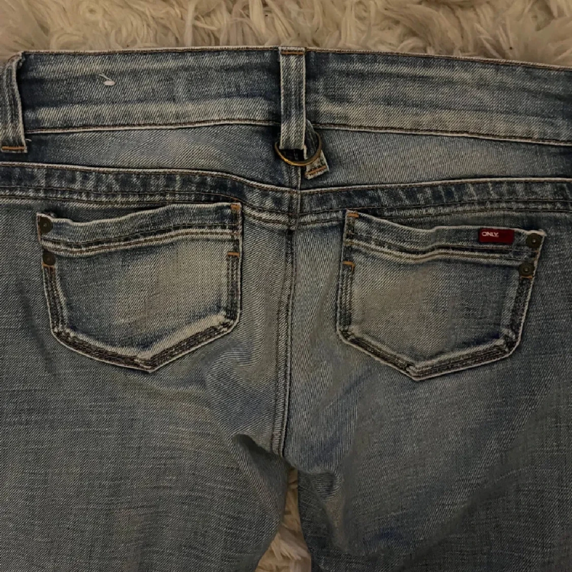 Blå jeans med bootcut - 1